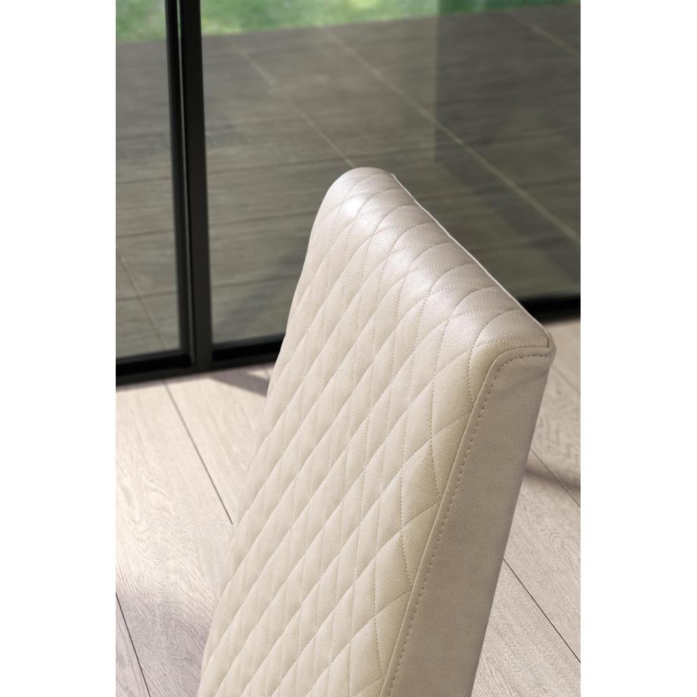 bezs mubor elegans polgari etkezoszek karpitos szek vintage szurke tolgy fenyes elegans letisztult modern minimal butor etkezo formavivendi lakberendezes.jpg